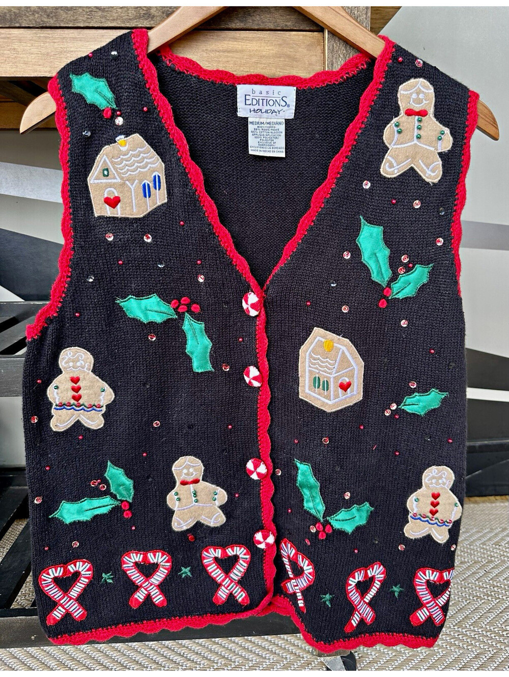 Basic Editions Women’s M Knit V-Neck Sweater Vest Christmas Gingerbread Black
